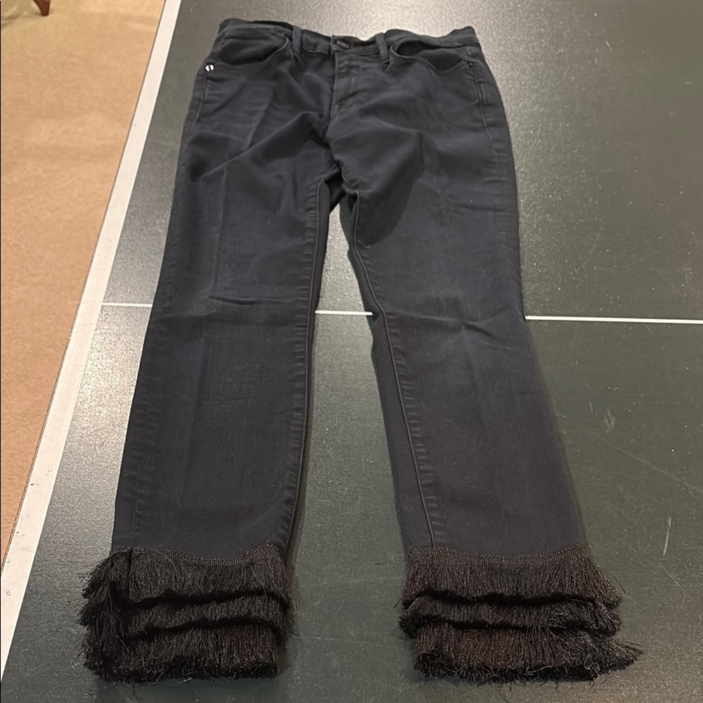 Frame Denim Black Ankle Cropped Jeans with Ruffle Hem